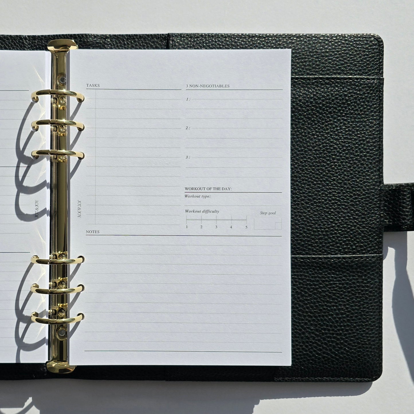 Undated | Daily Planner on Two Pages - with Schedule | Style 01 | 30 Pages